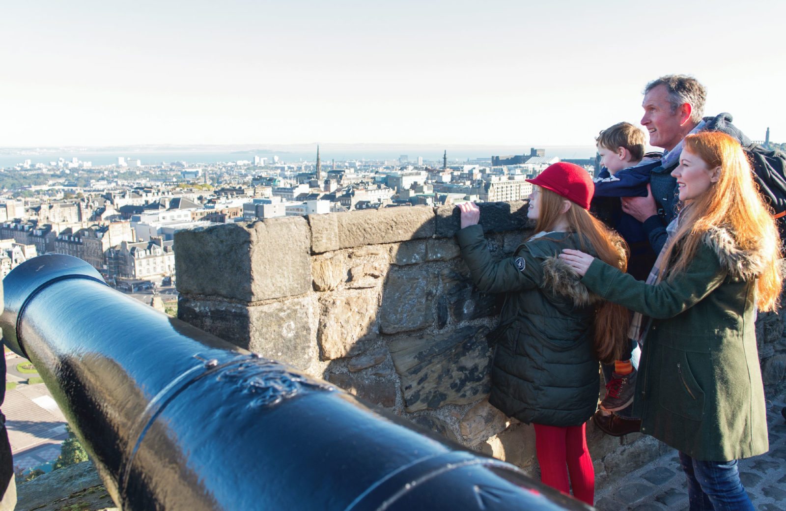 Family looking upon the city from Edinburgh's Castle