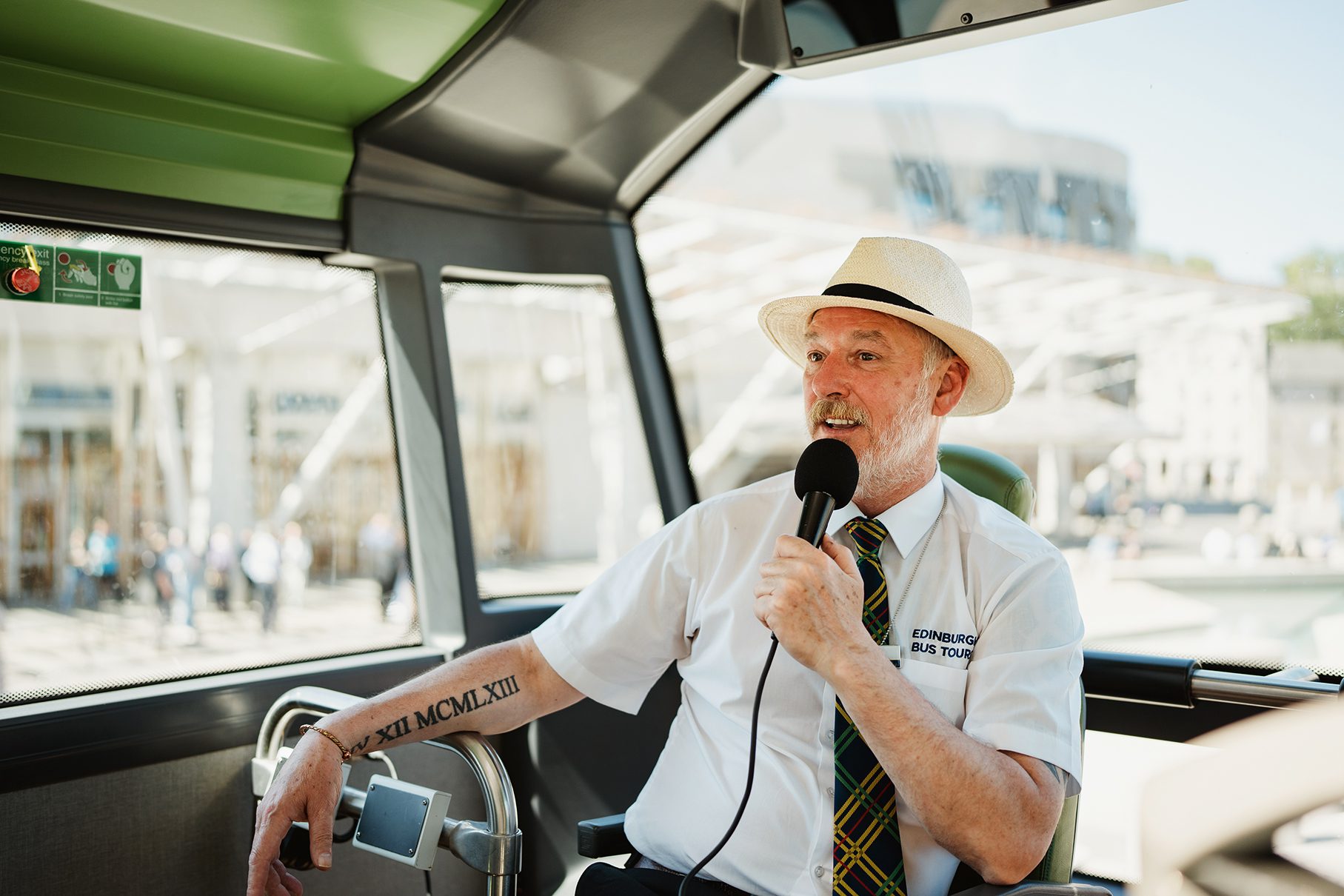 Image of live guide on Edinburgh Tour.