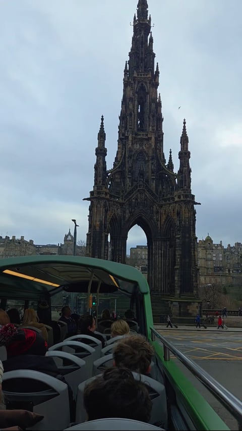 The Edinburgh Tour with Live Guide